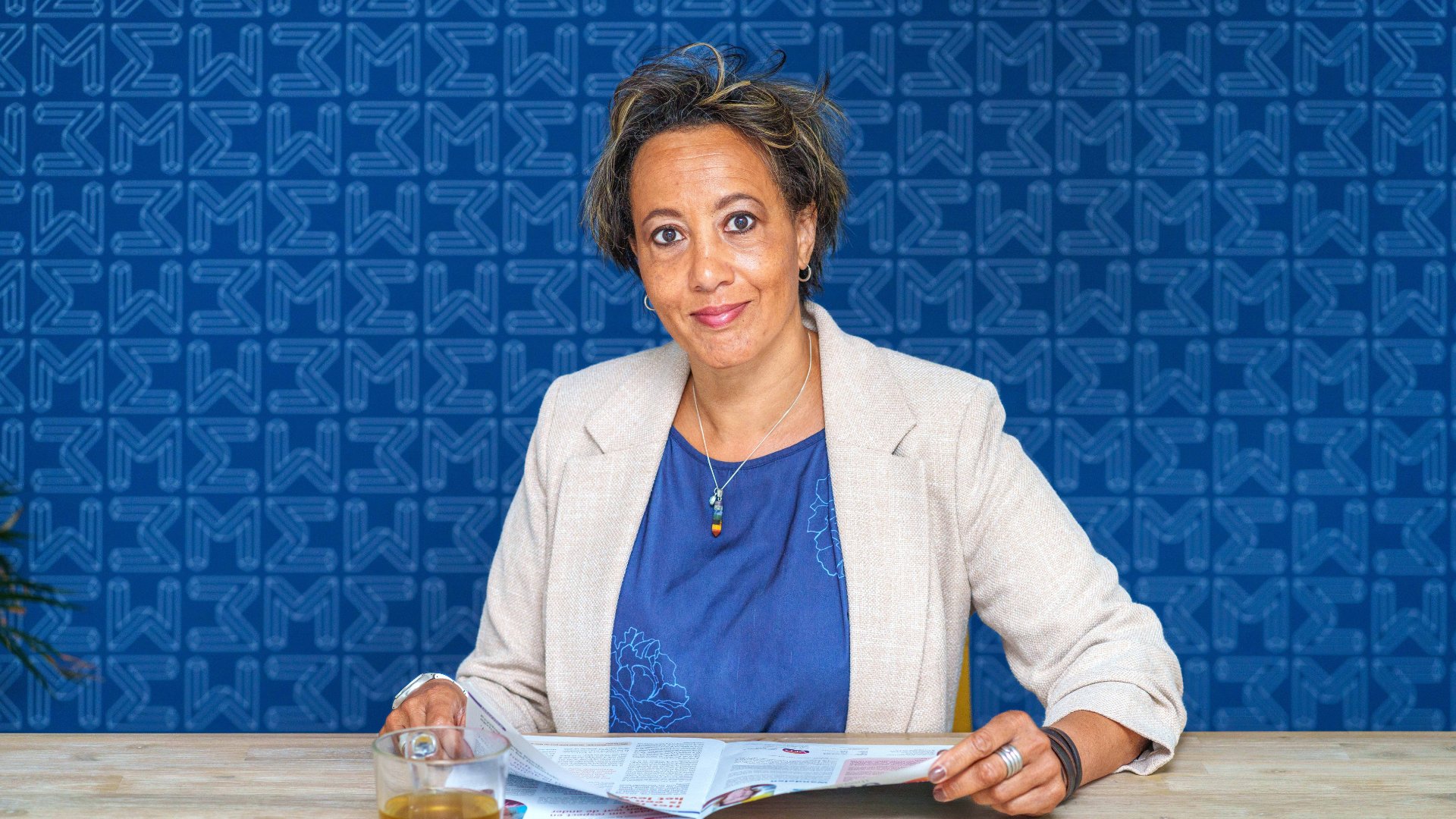 Miriam Bryson, directeur van BredaMantelzorg, vertelt hoe echte aandacht en meetbare impact samenkomen in mantelzorgondersteuning.